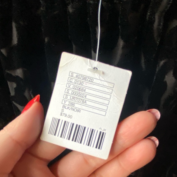 NWT Urban Outfitters Ecote Velvet Off-The-
Shoulder Mini Dress in Black (Size:S) - Picture 10 of 11